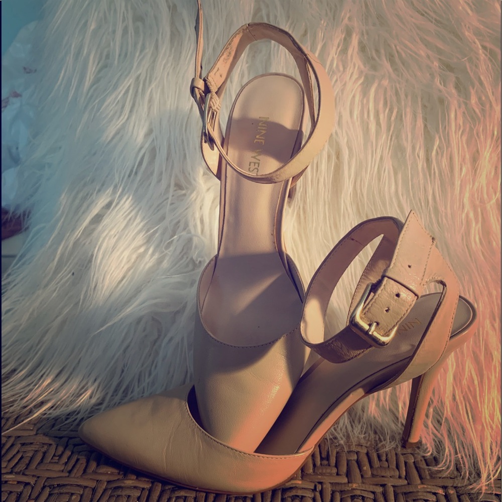 Nine West closed toe shoe